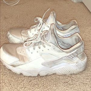 Adorable White Nike Hurachees!
